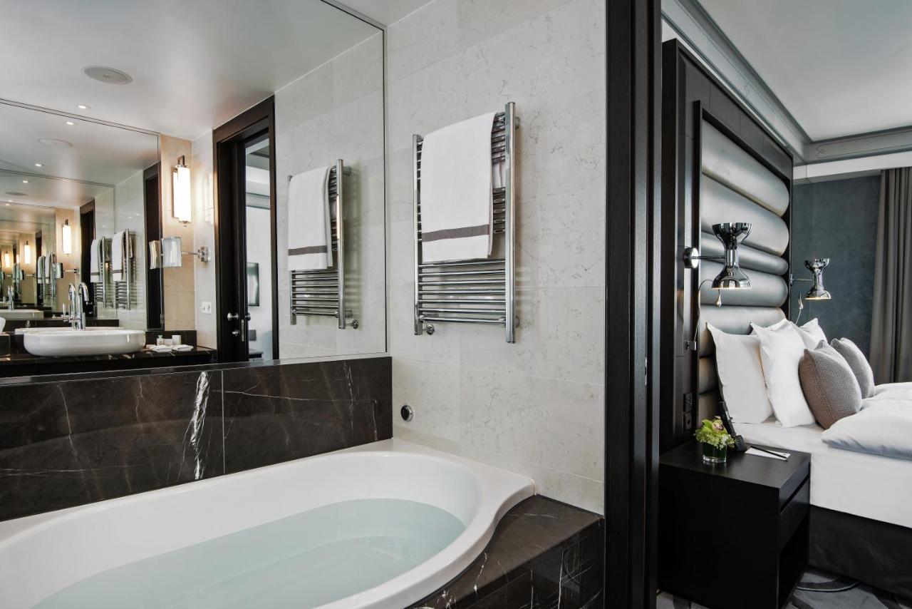 Hotel Royal Savoy &