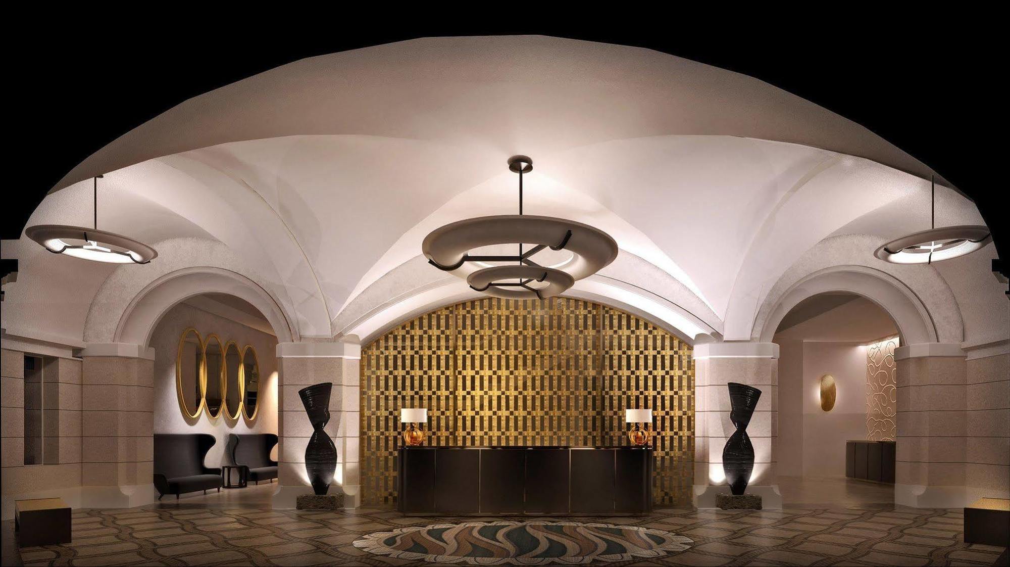 Royal Savoy &