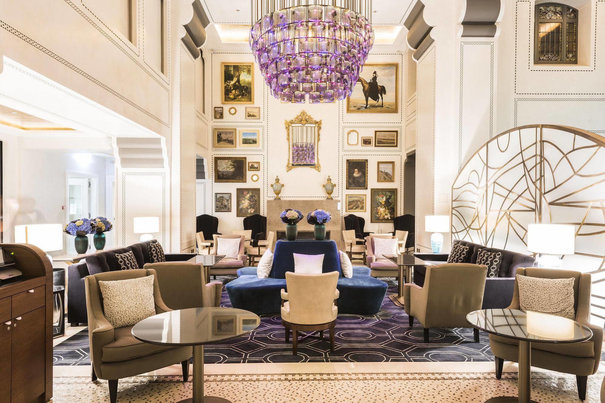 Royal Savoy & Hotel