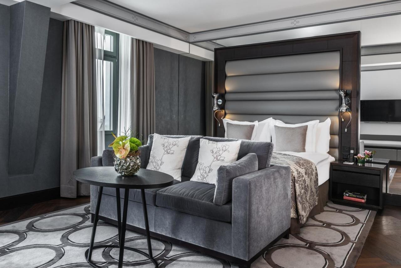 Royal Savoy &